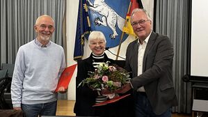 Bernd Führer überreicht Wilma und Georg Weber die Ehrenurkunde für Ihre 40-Jährige Mitgliedschaft